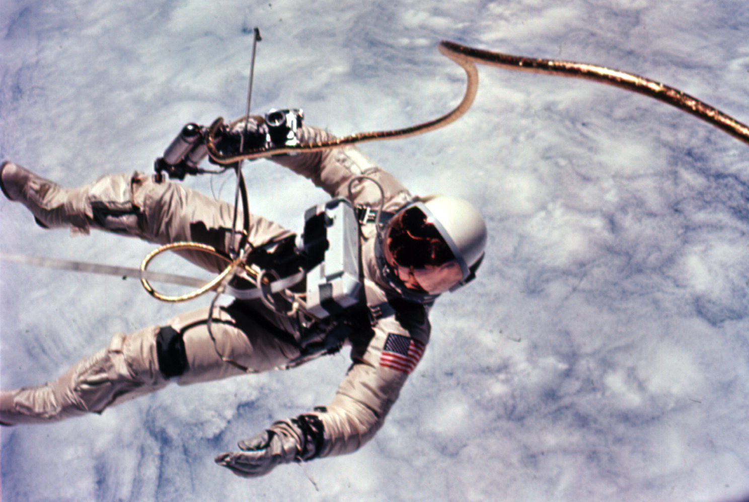 Astronaut_Edward_White_first_American_spacewalk_Gemini_4